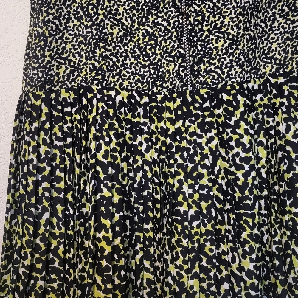 Loft Black and Green Patterned Sleeveless Dress. Size 8 - Picture 7 of 9